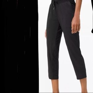 Lululemon capri black pants